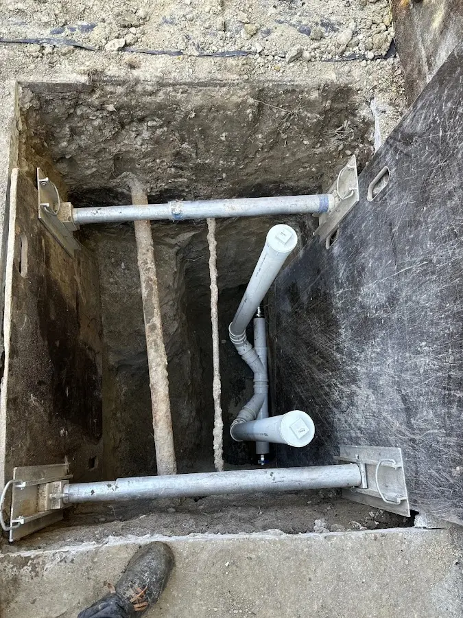 Experienced plumber completing Drain Cleaning work in Pohatcong